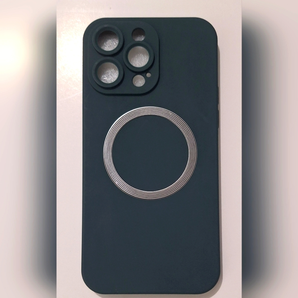 Magnetic Green Case is designed for iPhone 14 Pro Max 6.7